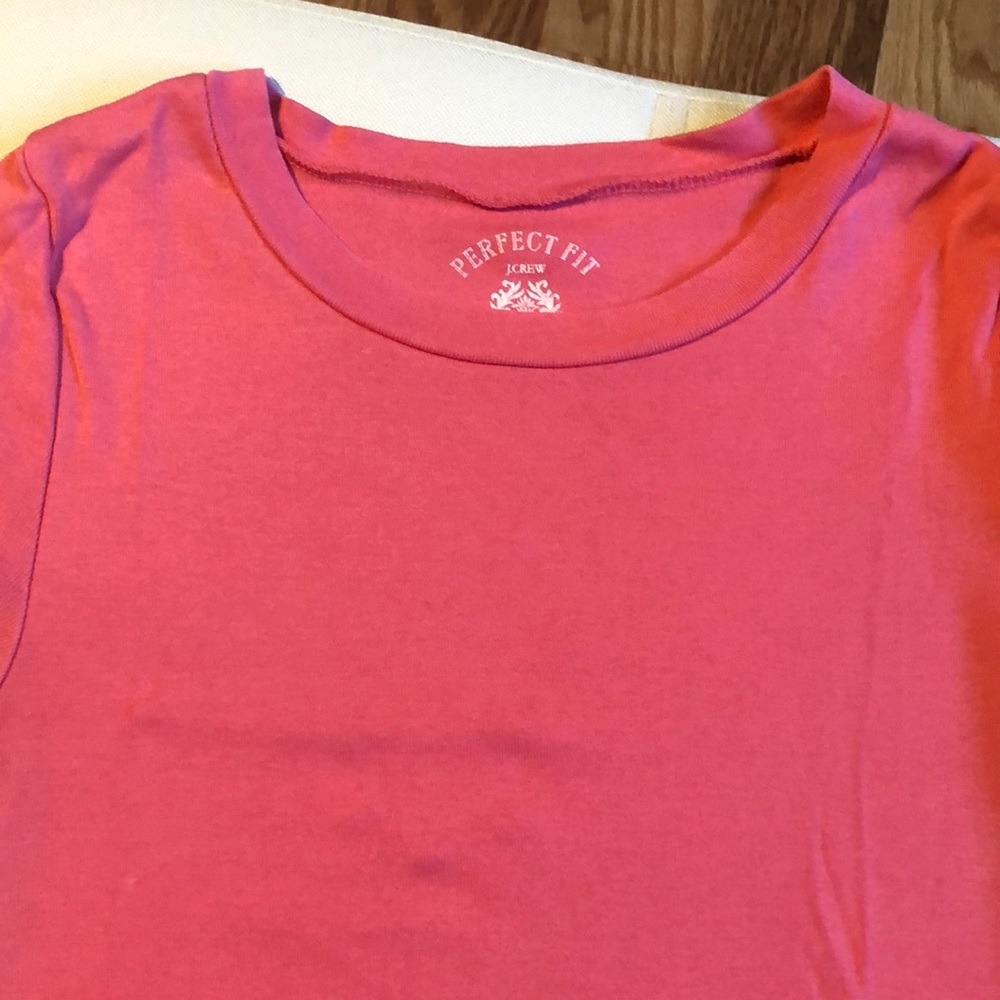 Jcrew pink shirt sleeve perfect fit t-shirt. Size small, very stretchy, EUC